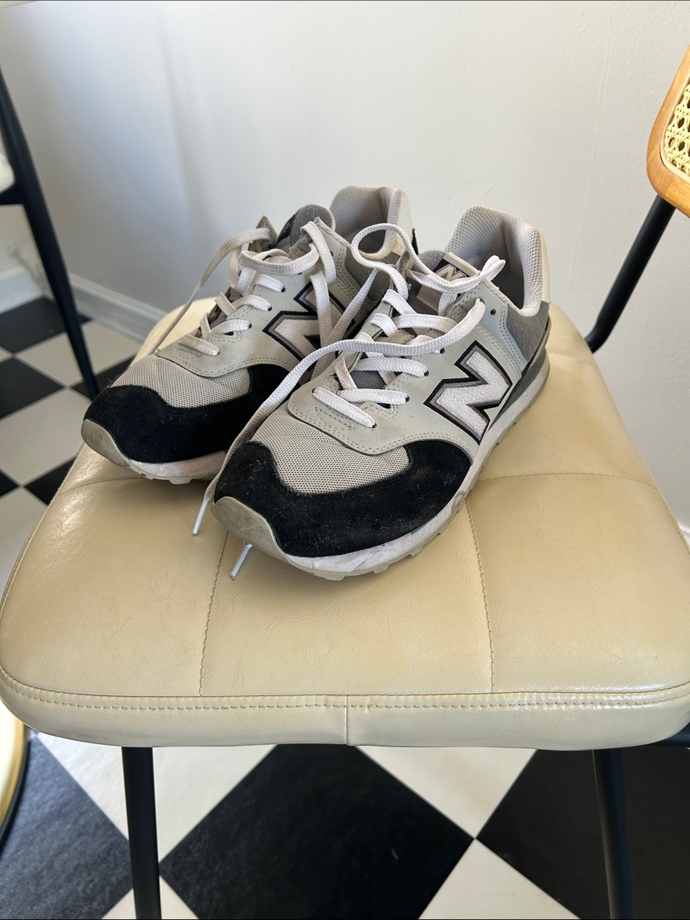 New Balance Men’s Gray and Black Retro Runner Sneakers